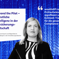 Das Bild zeigt die Chief Growth Officer von wealthAPI, Susanne Krehl, vor dem Titelblatt des Bitkom Whitepapers 